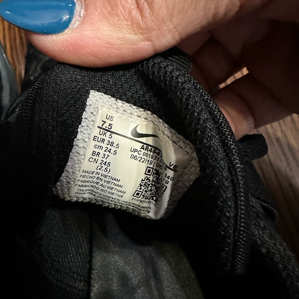 Women’s Nike Renew Tennis Shoes (7.5) - Picture 7 of 10